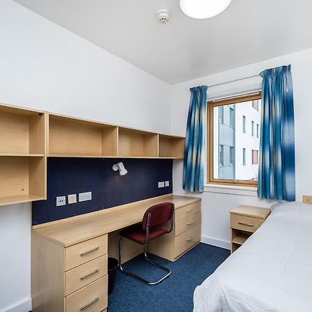 1 Night Free Comfortable Ensuite Rooms, Gillingham - Sk Hoo Exteriör bild