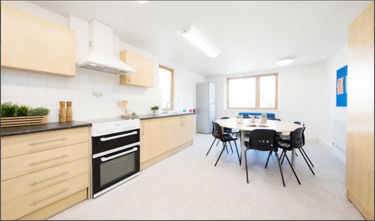 1 Night Free Comfortable Ensuite Rooms, Gillingham - Sk Hoo Exteriör bild